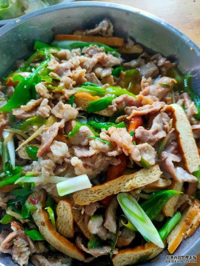 工地農(nóng)民工，必備的下飯菜，安逸