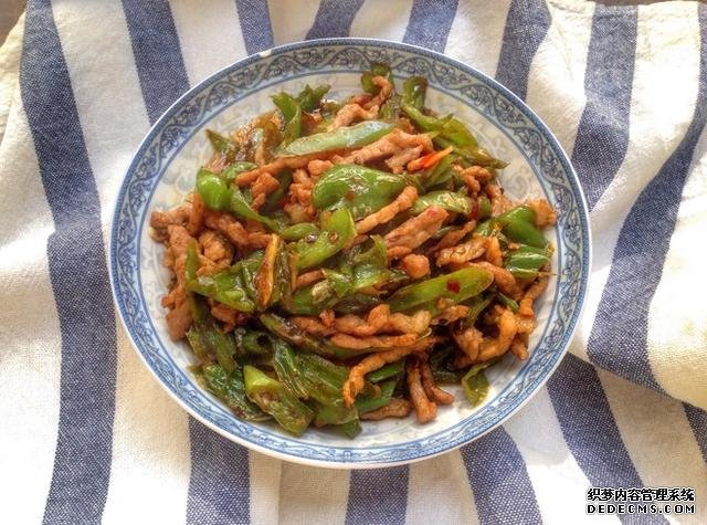 同學聚會點了9個菜，滿滿家鄉(xiāng)記憶，每道都搶手，女生也能吃3碗飯