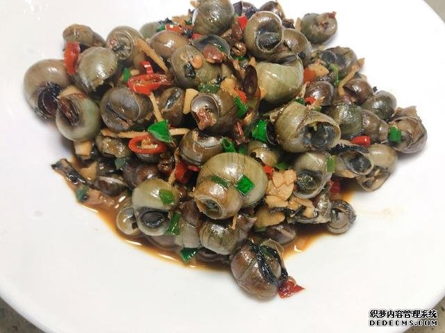 同學聚會點了9個菜，滿滿家鄉(xiāng)記憶，每道都搶手，女生也能吃3碗飯