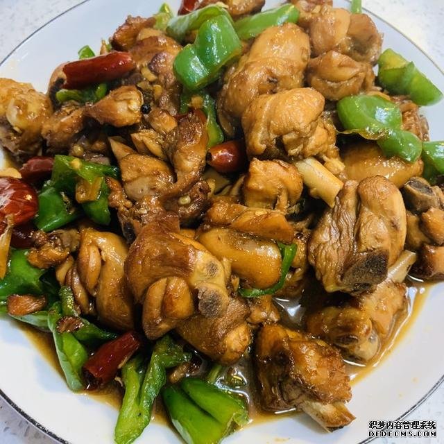 同學聚會點了9個菜，滿滿家鄉(xiāng)記憶，每道都搶手，女生也能吃3碗飯