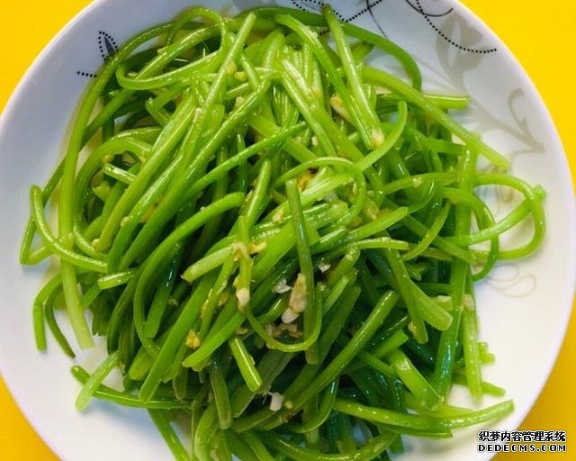 同學聚會點了9個菜，滿滿家鄉(xiāng)記憶，每道都搶手，女生也能吃3碗飯