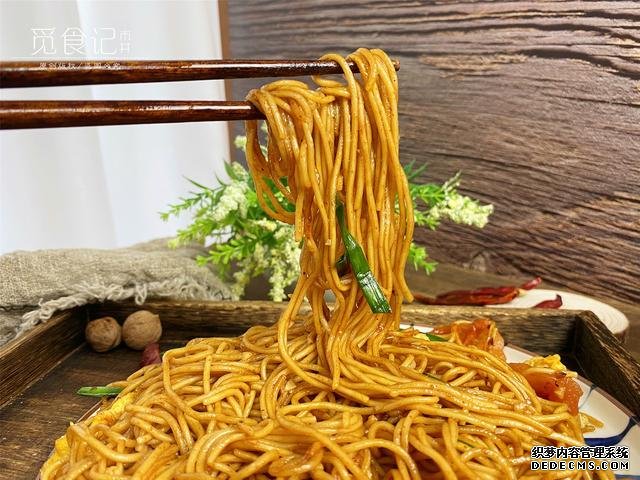 用掛面做炒面，不要煮過就炒，多加2步，不坨不粘鍋，根根分明