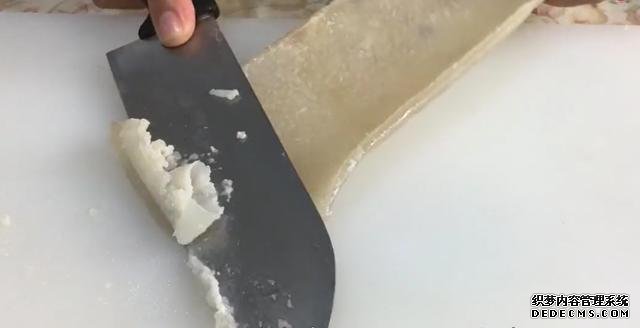 豬皮別再做豬皮凍了，教你新吃法，1瓶啤酒搞定，好吃好看又好做