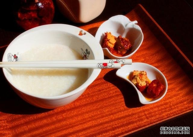 自己做安心腐乳，美味又養(yǎng)生的民間食譜。