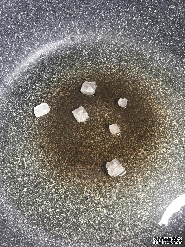 黃豆?fàn)F豬腳這樣做，豬腳不腥還軟綿，香糯又美味，一鍋都不夠吃