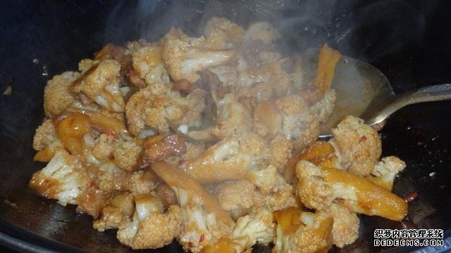 花菜燒肉做法，色香味俱全，能讓你多吃幾碗飯