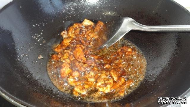 花菜燒肉做法，色香味俱全，能讓你多吃幾碗飯