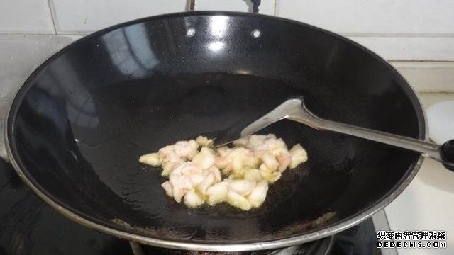 花菜燒肉做法，色香味俱全，能讓你多吃幾碗飯
