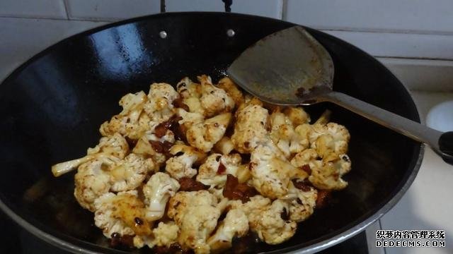 花菜燒肉做法，色香味俱全，能讓你多吃幾碗飯