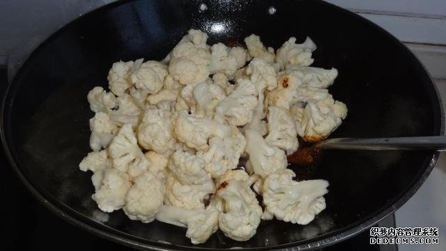 花菜燒肉做法，色香味俱全，能讓你多吃幾碗飯