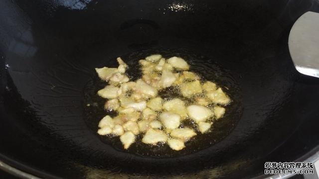 花菜燒肉做法，色香味俱全，能讓你多吃幾碗飯