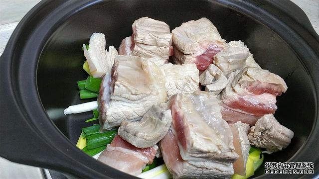 學(xué)會這樣做梨子燉肉，真是太香了，美味解饞超好吃，上桌就掃光