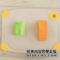 步驟圖:西葫蘆和南瓜切丁。