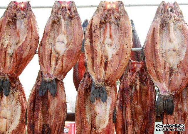 鯽魚(yú)我只服這樣做，稍微腌制風(fēng)干，做好一次可以吃上半年