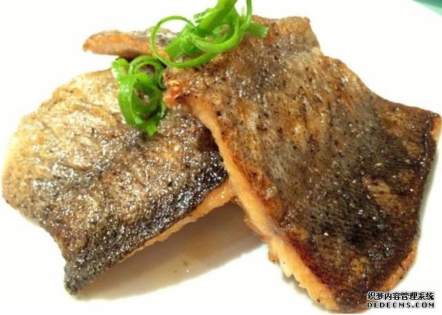 鯽魚(yú)我只服這樣做，稍微腌制風(fēng)干，做好一次可以吃上半年