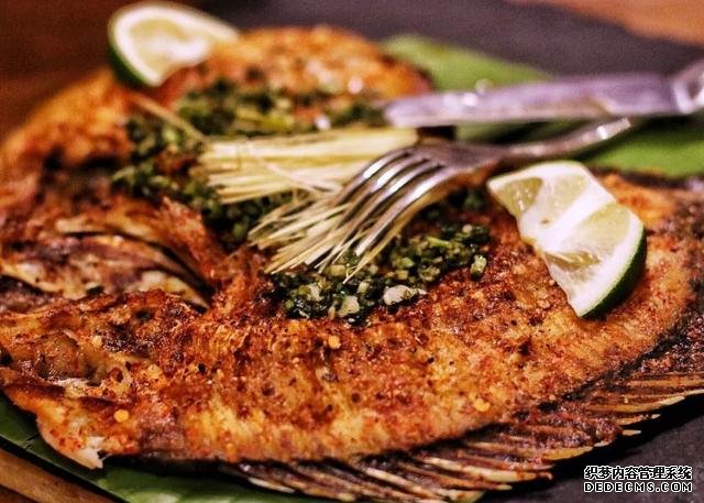 鯽魚(yú)我只服這樣做，稍微腌制風(fēng)干，做好一次可以吃上半年