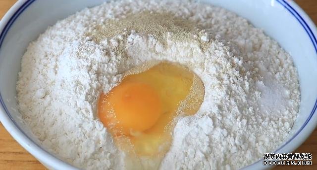 油條不要加泡打粉了，教你健康做法，個(gè)個(gè)空心蓬松，比買(mǎi)的還好吃