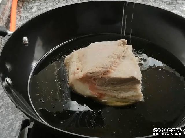 五花肉別只會(huì)紅燒了，教你一個(gè)新做法，軟爛入味特解饞，太好吃了