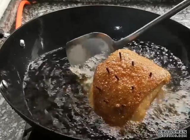 五花肉別只會(huì)紅燒了，教你一個(gè)新做法，軟爛入味特解饞，太好吃了