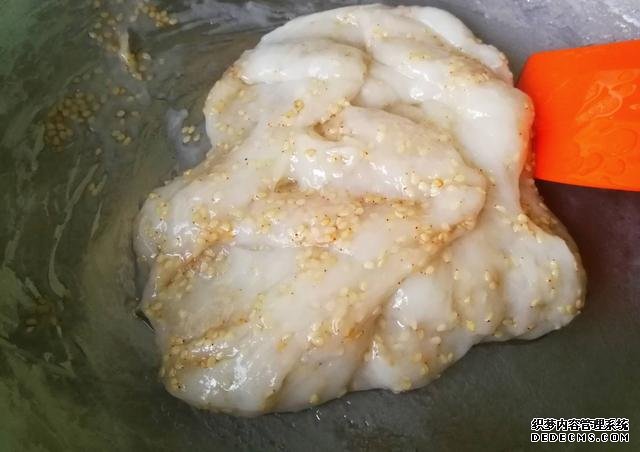一碗面粉，一把芝麻，老婆餅在家做，不出門也能吃到，酥到掉渣