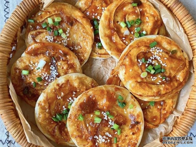 剩下的餃子皮不要扔，做成醬香濃郁的醬香餅，不用和面一次就成功