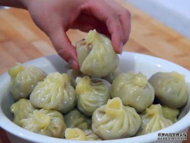 教你做個(gè)懶人小籠包，面都不用揉，個(gè)個(gè)皮薄餡大，一口咬下去爆汁