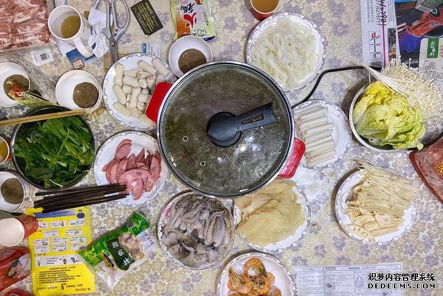 假期快結(jié)束，家里食材剩太少，湊齊食材，也要做頓簡(jiǎn)單“大餐”
