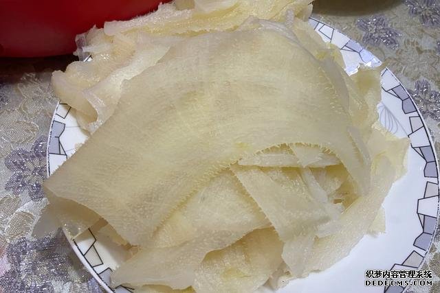 假期快結(jié)束，家里食材剩太少，湊齊食材，也要做頓簡(jiǎn)單“大餐”