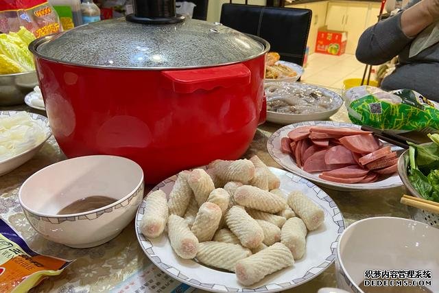 假期快結(jié)束，家里食材剩太少，湊齊食材，也要做頓簡(jiǎn)單“大餐”