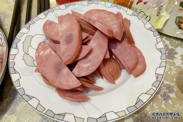 假期快結(jié)束，家里食材剩太少，湊齊食材，也要做頓簡(jiǎn)單“大餐”