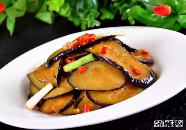 15道葷菜熱菜做法，10道涼菜下酒菜做法，簡單易做，待客備用