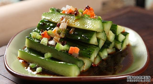 15道葷菜熱菜做法，10道涼菜下酒菜做法，簡單易做，待客備用