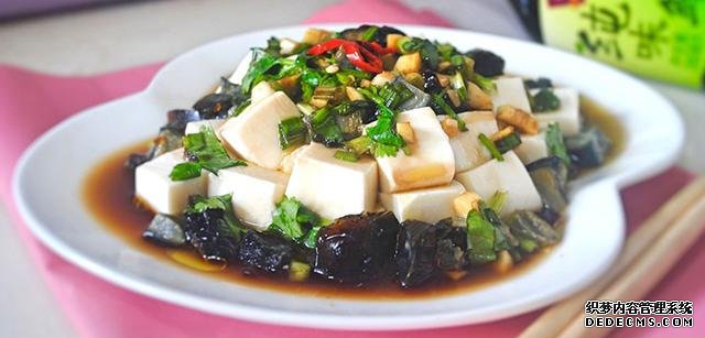 15道葷菜熱菜做法，10道涼菜下酒菜做法，簡單易做，待客備用