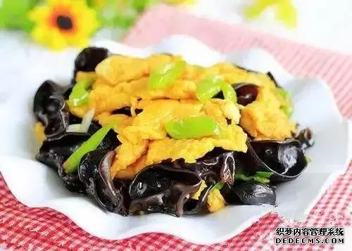 15道葷菜熱菜做法，10道涼菜下酒菜做法，簡單易做，待客備用