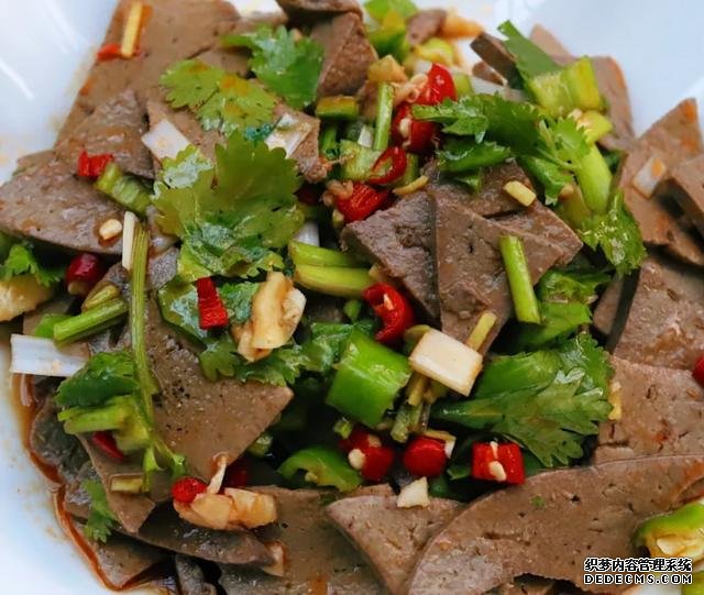 心情不好試試幾道家常下酒菜，做法簡(jiǎn)單，鮮香入味，喝兩杯解解悶