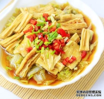 美食推薦：娃娃菜腐竹、咸蛋黃茶樹菇、薄荷羊肉、五香雞爪的做法