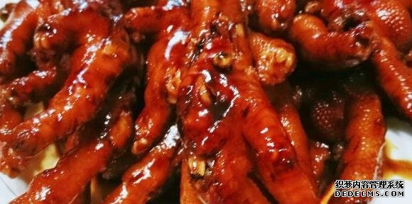美食推薦：娃娃菜腐竹、咸蛋黃茶樹菇、薄荷羊肉、五香雞爪的做法