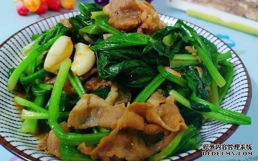 美食推薦：蒜香瓜藤、醬油炒木耳、菠菜炒肥牛、腐竹排骨湯的做法