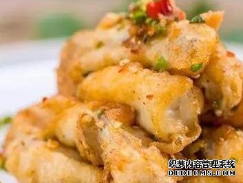 椒鹽九肚魚，虎皮青椒，秘制湘鍋雞這幾道家常菜的做法