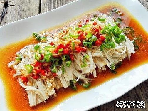 香菜爆豬肝，剁椒梅鱭魚干，蕃茄魚片這幾道家常菜的做法