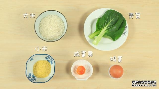 賽螃蟹炒飯怎么做？不用螃蟹而用它，米粒金黃又圓潤