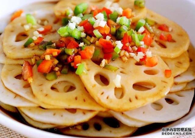 涼拌藕片好吃的正確做法，飯店大廚都在用，脆嫩可口，清爽解膩