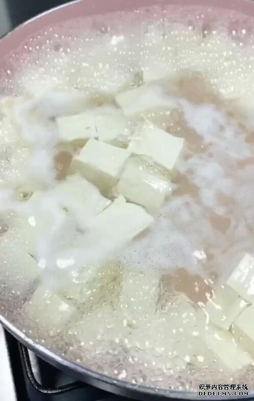 麻婆豆腐的家常做法，口感順滑，麻辣鮮香，這個竅門一定要記住