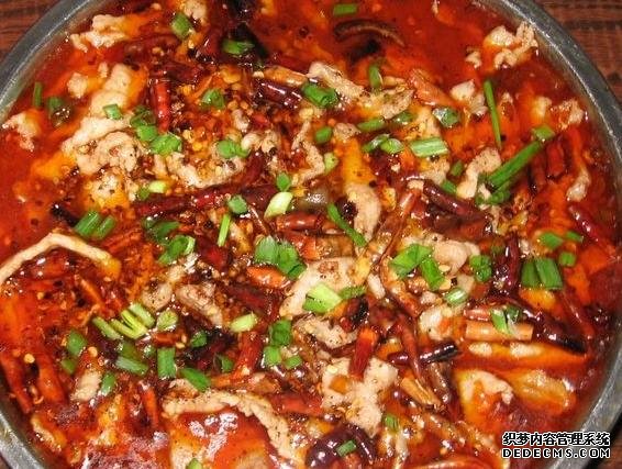 家庭版自制水煮肉，肉嫩軟滑，麻辣鮮香，每次做都不夠吃