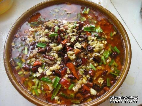家庭版自制水煮肉，肉嫩軟滑，麻辣鮮香，每次做都不夠吃