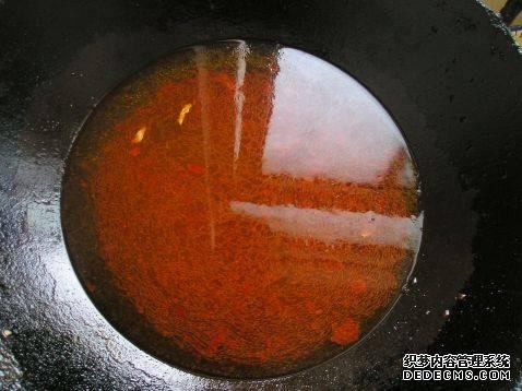 家庭版自制水煮肉，肉嫩軟滑，麻辣鮮香，每次做都不夠吃