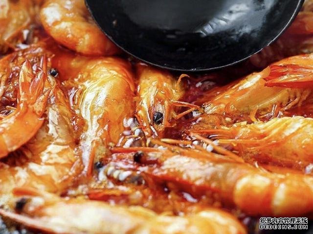 油燜大蝦怎么做好吃得根本停不下來，油燜大蝦最正宗做法