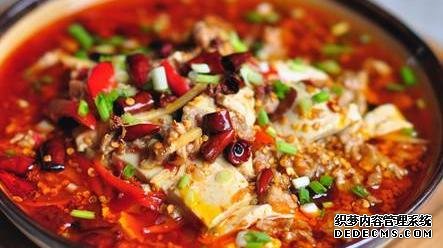 家常菜才是最解饞的，簡單燜一燜，汁鮮肉香，看她饞到舔盤