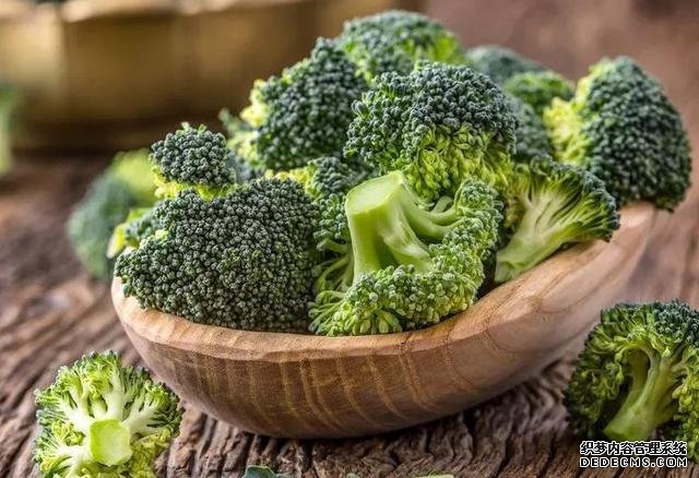 西蘭花和豆腐的口感都特鮮嫩，做上一鍋，一家人吃著美滋滋