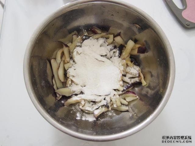 茄子換種做法，搭配牛肉做“披薩”，味道特別值得嘗試